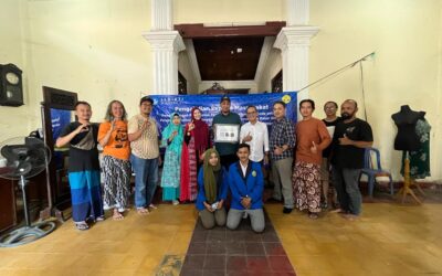 FEB Unikal dan Tim PKM Unikal Ciptakan Label Batik Berbasis QR Code untuk Tingkatkan Daya Saing UMKM Batik di Kampoeng Batik Kauman menuju Pasar Global.